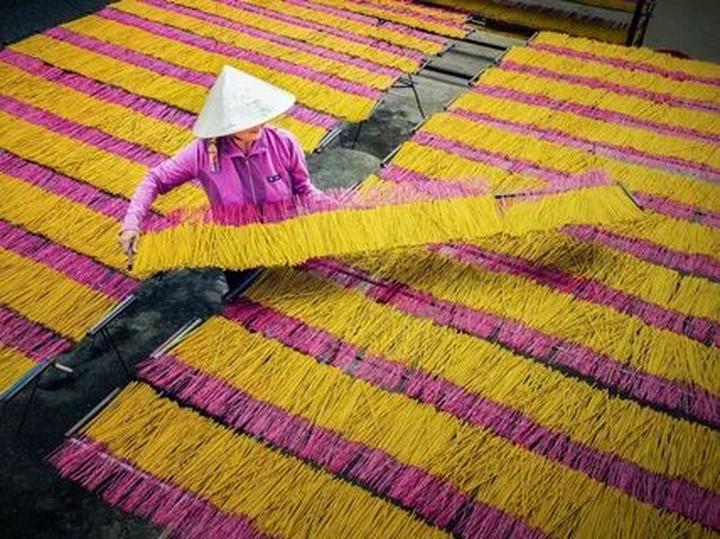 Nội dung: Mùa hè đang đầy vui vẻ với những bức tường nhảy vò đang xu hướng trên mạng
